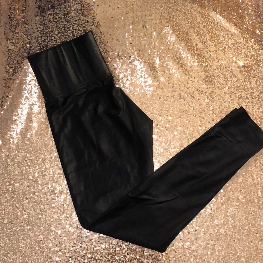 Carbon 38 Takara Liquid Black Legging